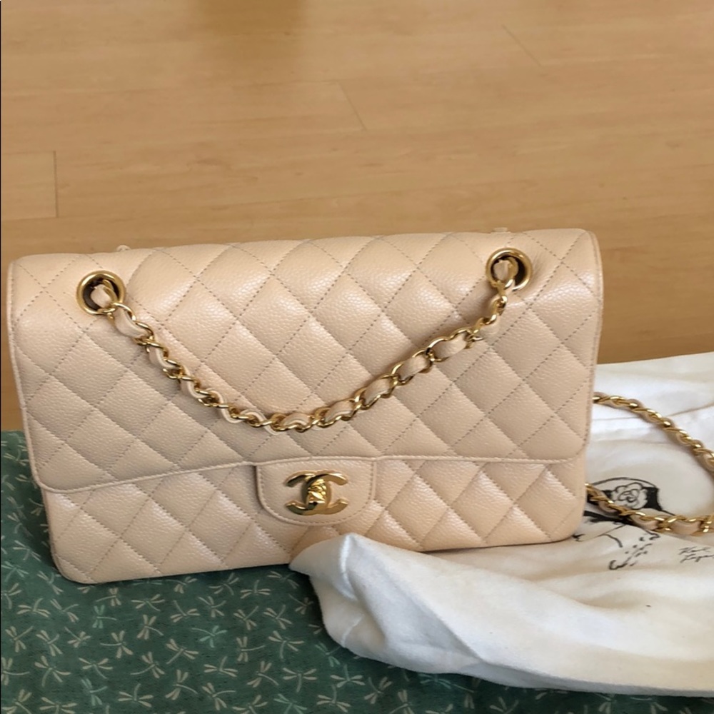 New cream Chanel caviar bag with gold barely used